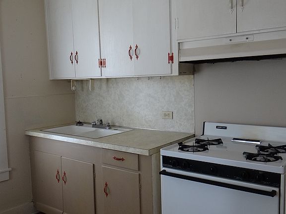 4th image of 1108 1/2 Dallas St
