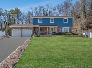 3 New Jersey Court, Dix Hills, NY 11746