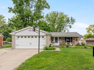 2135 Minerva St, Westland, MI 48186