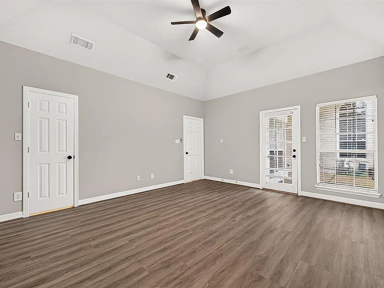 14303 Reissen Ln — Photo 35
