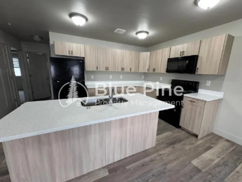 3 bed, 2.0 bath, 1173 sqft, $1,400 — Photo 4