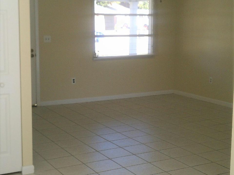 2nd image of 2111 Cordova Cir W