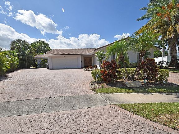 Large Paver Driveway 7+ cars