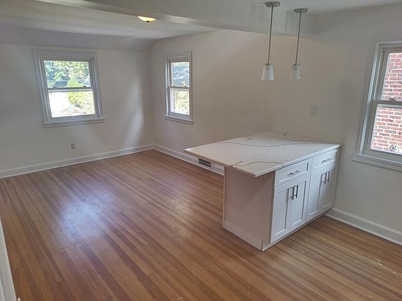 Kitchen/Living Room Area