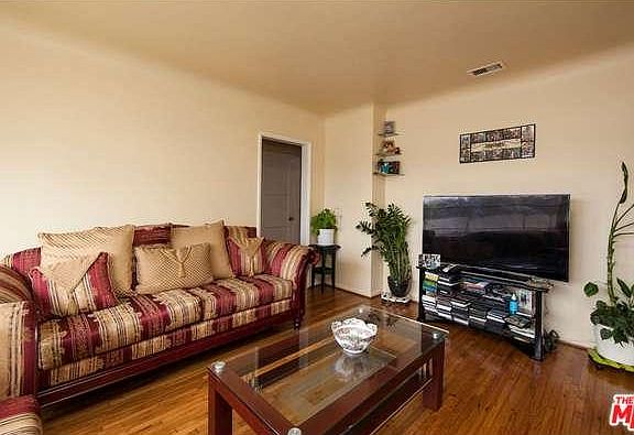 4th image of 8116 Alverstone Ave