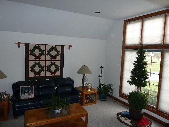 2nd image of 7950 Cascade Ct