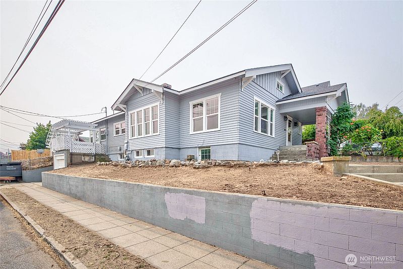 5th image of 423 Kittitas Street