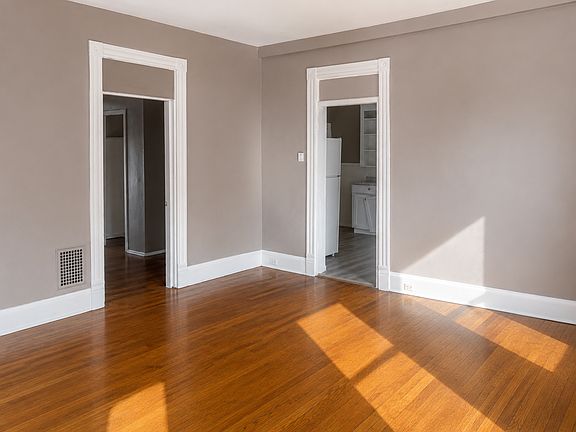 5th image of 224 Seward St #1