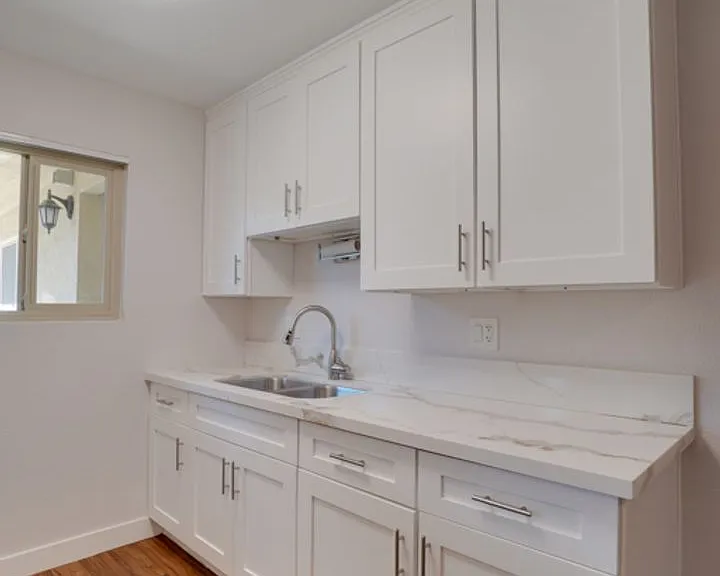 Cambridge Apartments — Photo 34