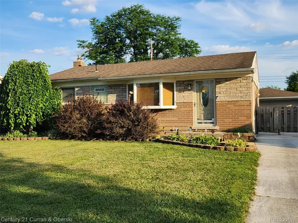 18018 Cloverdale Dr, Clinton Township, MI 48035