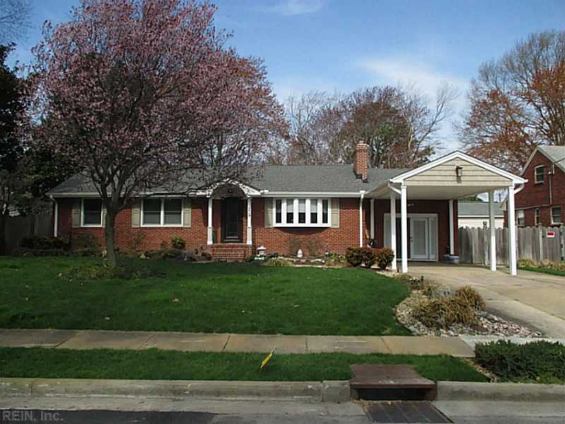 1st image of 209 E McGinnis Cir
