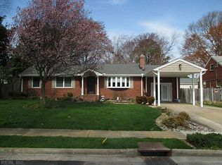 209 E McGinnis Cir, Norfolk, VA 23502