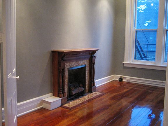 4th image of 204 W 8th St #9e128b01f