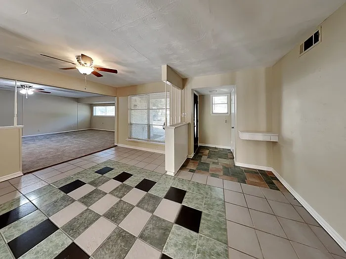 3 bed, 2.0 bath, 1800 sqft, $2,195 — Photo 3