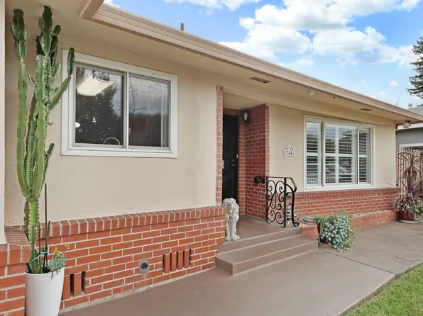 744 W Turner Rd, Lodi, CA 95240