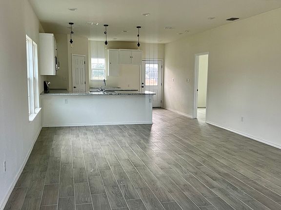 3rd image of 811 Polk