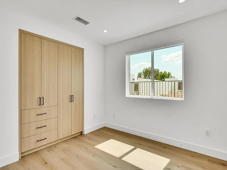 5022 Cahuenga Blvd — Photo 19