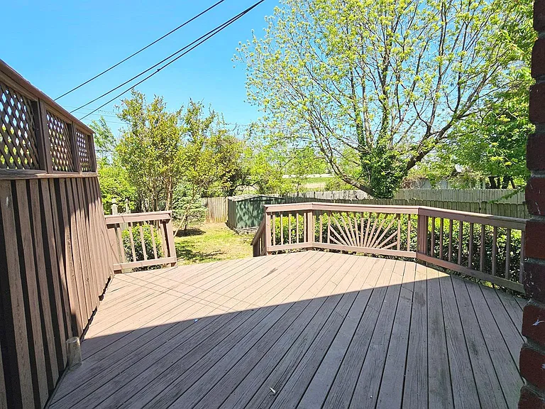 2214 Arlington Ter — Photo 3