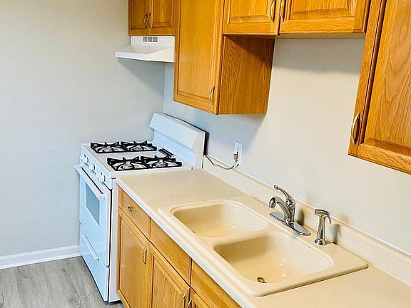 3rd image of 5021 E 110th St #2