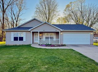 911 S Lincoln Ave, Three Rivers, MI 49093