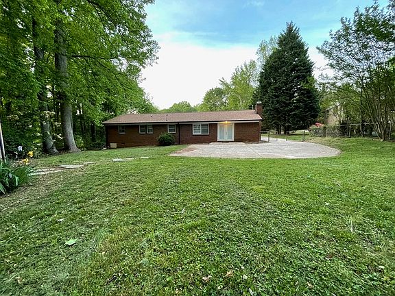 5th image of 4013 Woodside Dr