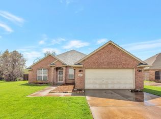 8137 Wendy Ln, Benbrook, TX 76116