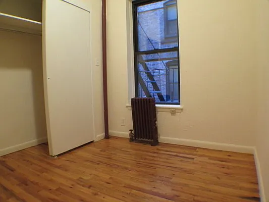 Rented by Glasser Realty LLC | media 8