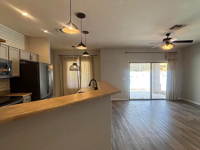 948 E Savannah Dr — Photo 37