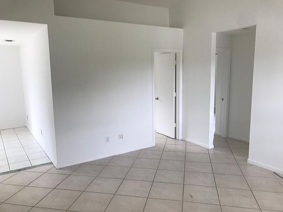5th image of 27562 Pinecrest Ln