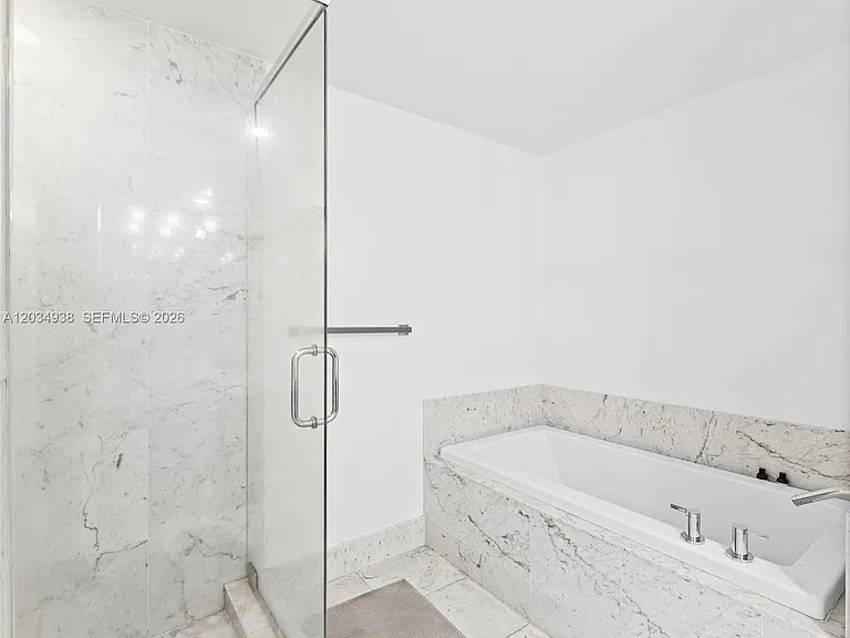 244 Biscayne Blvd #701 — Photo 25