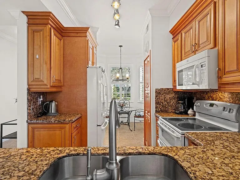 2295 Carrington Ct #1-101 — Photo 7