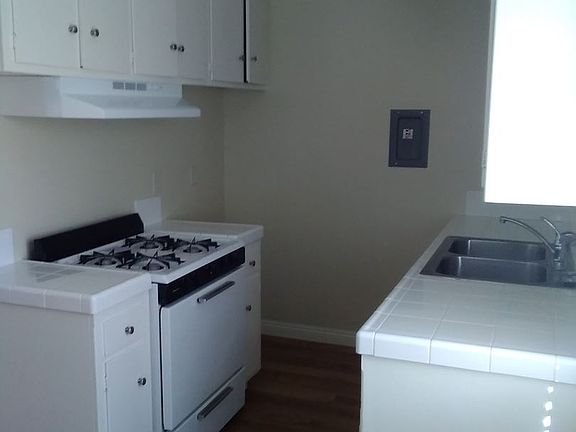 5th image of 16113 Woodruff Ave APT 8