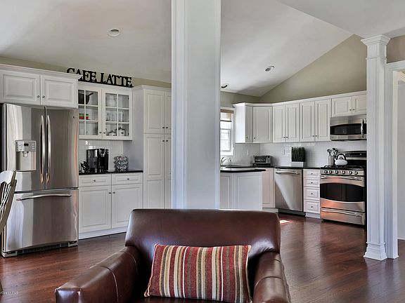 3rd image of 1 Howard Court