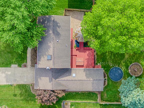 3rd image of 1802 Carlyle Dr