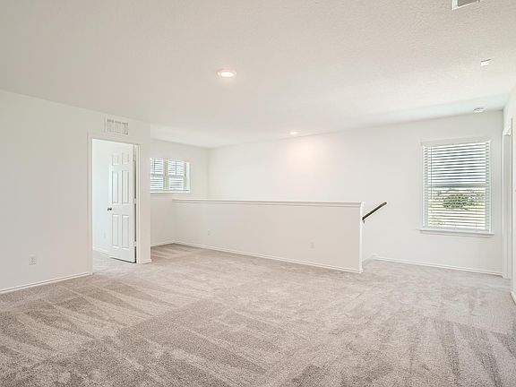 5th image of 924 Black Alder St