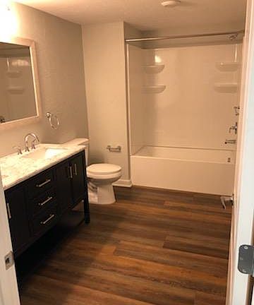 5th image of 136 S Pennsylvania Ave #301