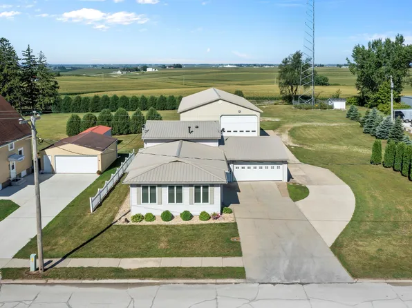 203 N Hill St, Monona, IA 52159