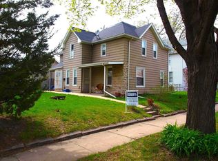 1126 1st St SW APT B, Cedar Rapids, IA 52404
