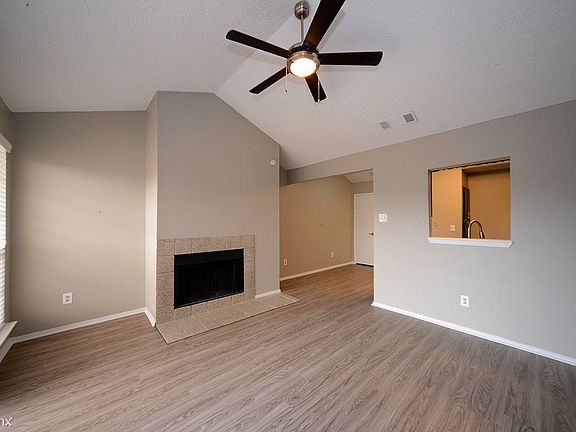 4th image of 400 Pecan Bend Dr