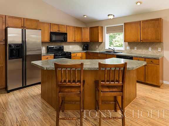 4th image of 7524 Alycia Dr