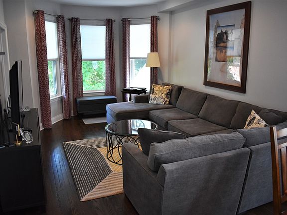 5th image of 3026 N Hoyne Ave