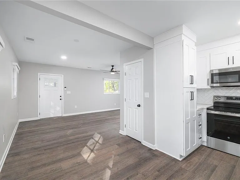 896 Oakland Dr SW — Photo 6