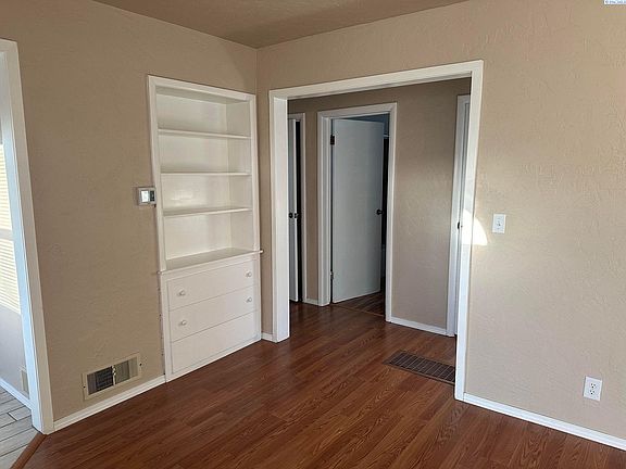 3rd image of 315 S Almira Ave