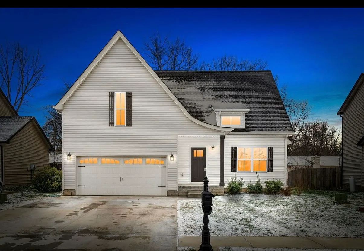 4 bed, 2.5 bath, 1810 sqft, $2,075 — Photo 1