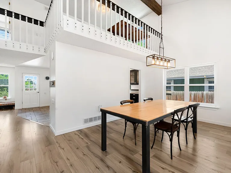 10217 Julian St — Photo 7