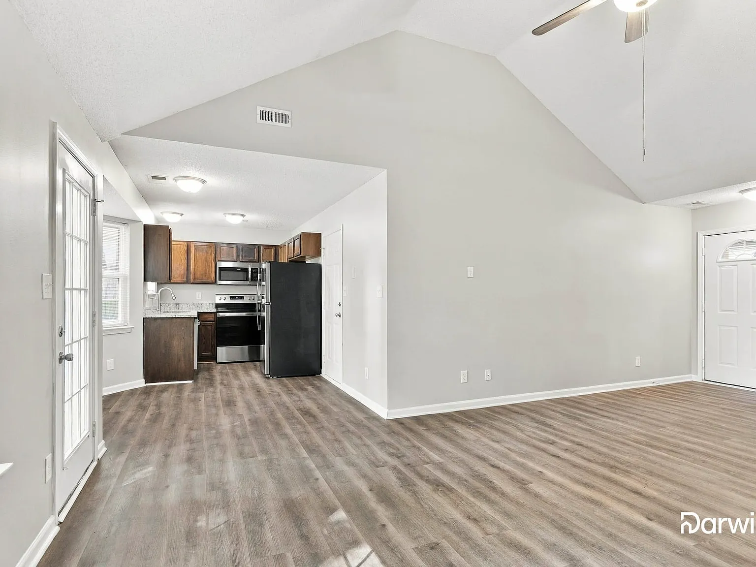 3 bed, 2.0 bath, 1093 sqft, $1,810 — Photo 4