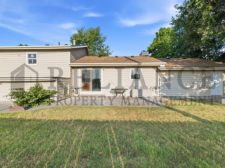 322 S Jonathan St — Photo 7