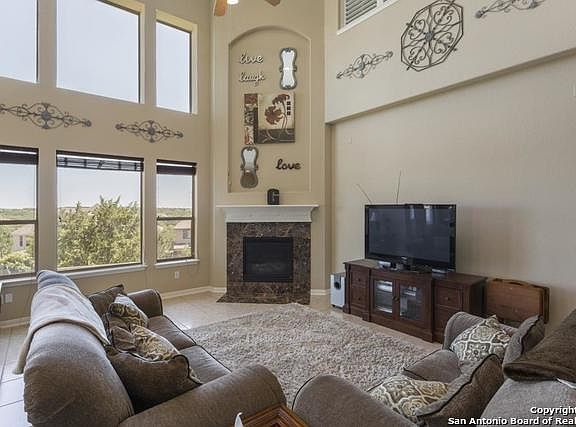 4th image of 602 Artisan Way