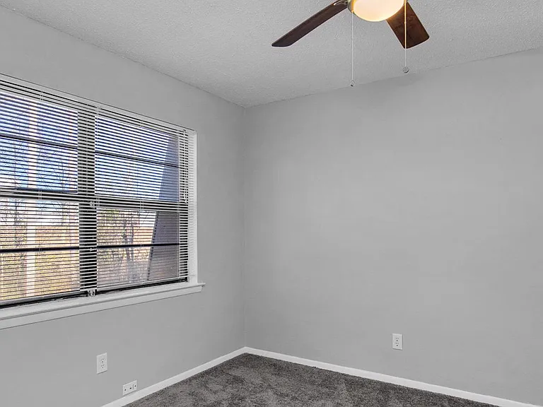Dixon Heights — Photo 11