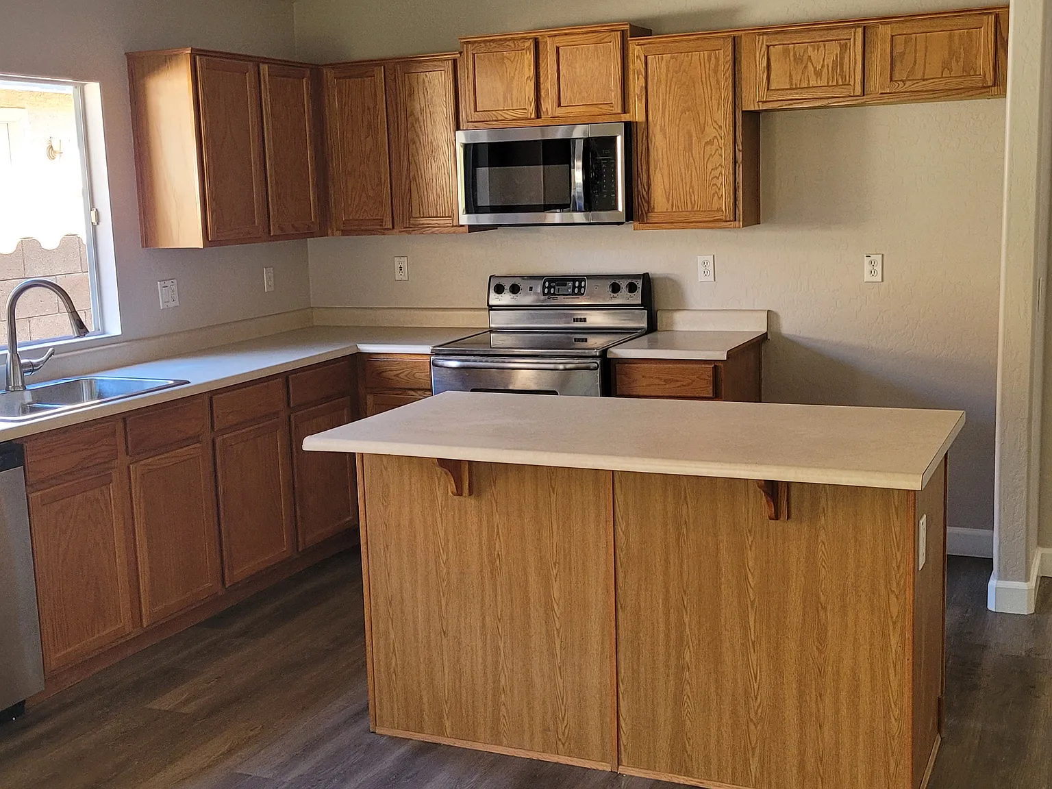 3 bed, 1680 sqft, $2,395 — Photo 3